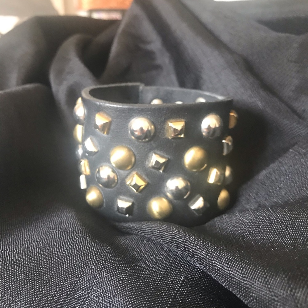 Mendocino genuine leather studded bracelet
